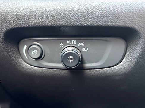 Used 2023 Chevrolet Traverse RS AWD/4WD image 17