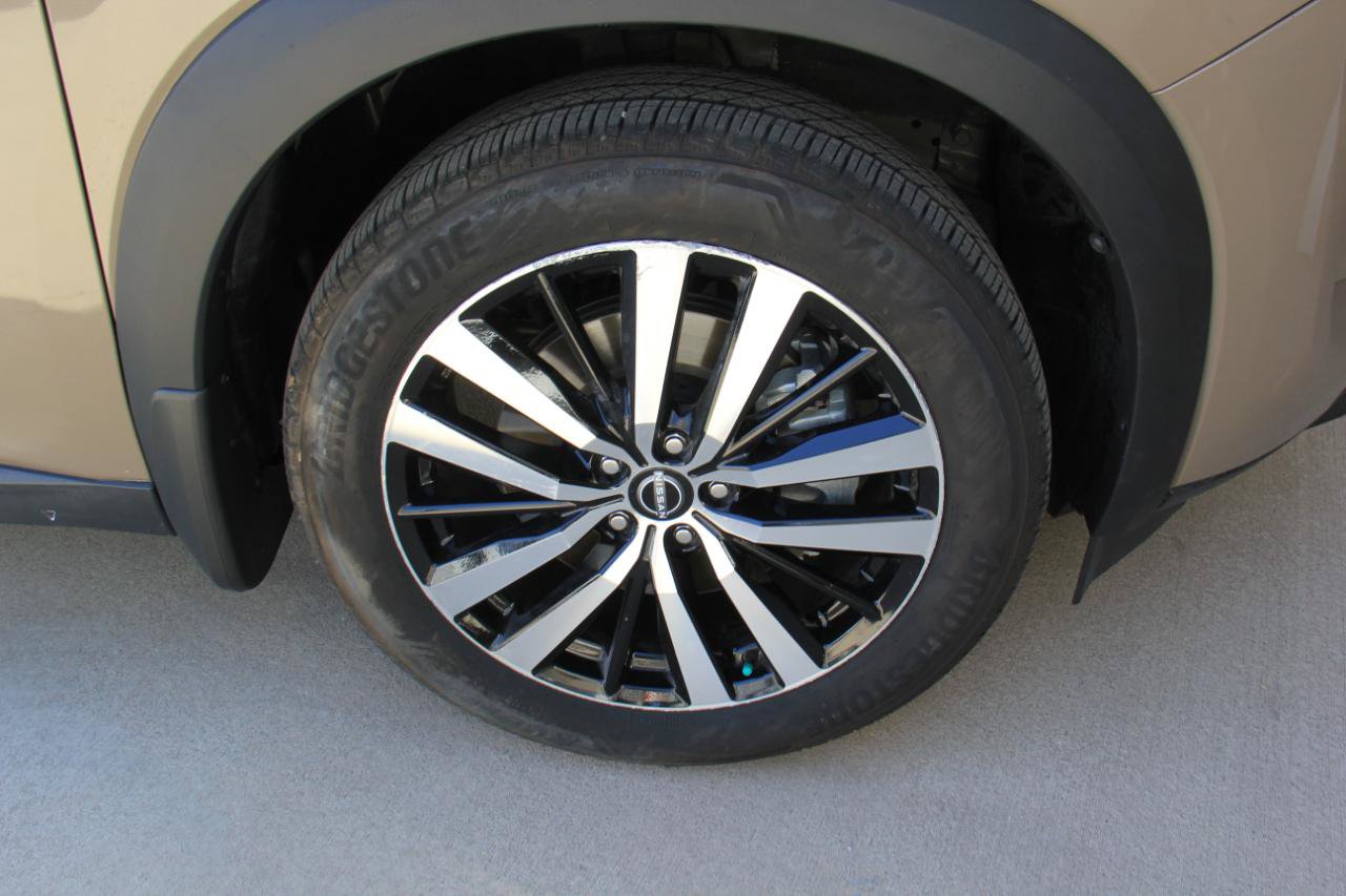 Used 2024 Nissan Pathfinder Platinum FWD image 36