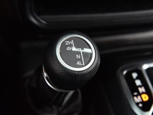 Used 2025 Jeep Wrangler Unlimited Sahara AWD/4WD image 15