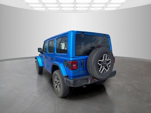 Used 2025 Jeep Wrangler Unlimited Sahara AWD/4WD image 5