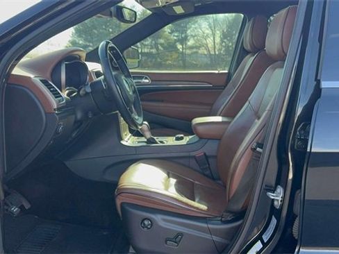 Used 2017 Jeep Grand Cherokee Summit w/ Platinum Series Group image 16