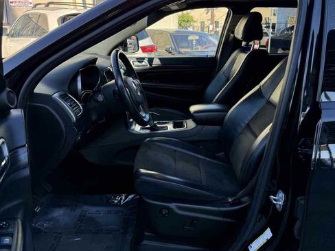 Used 2019 Jeep Grand Cherokee Altitude image 10