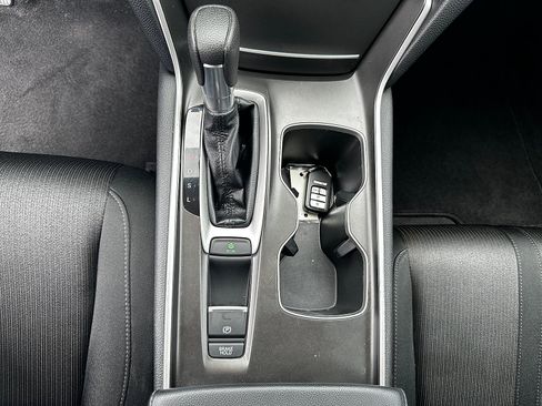 Used 2018 Honda Accord EX image 19
