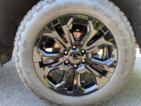 Used 2024 Chevrolet Silverado 1500 High Country w/ Technology Package AWD/4WD image 49