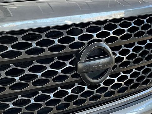 Used 2019 Nissan Titan SV w/ SV Convenience Package image 27
