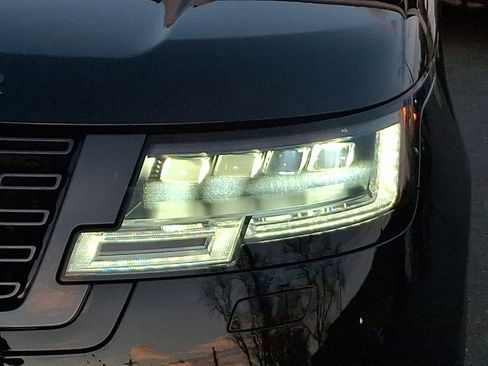 New 2025 Land Rover Range Rover SE image 7