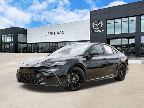 Used 2026 Toyota Camry SE FWD image 1