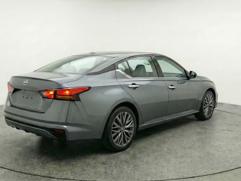 Used 2025 Nissan Altima 2.5 SV FWD image 9