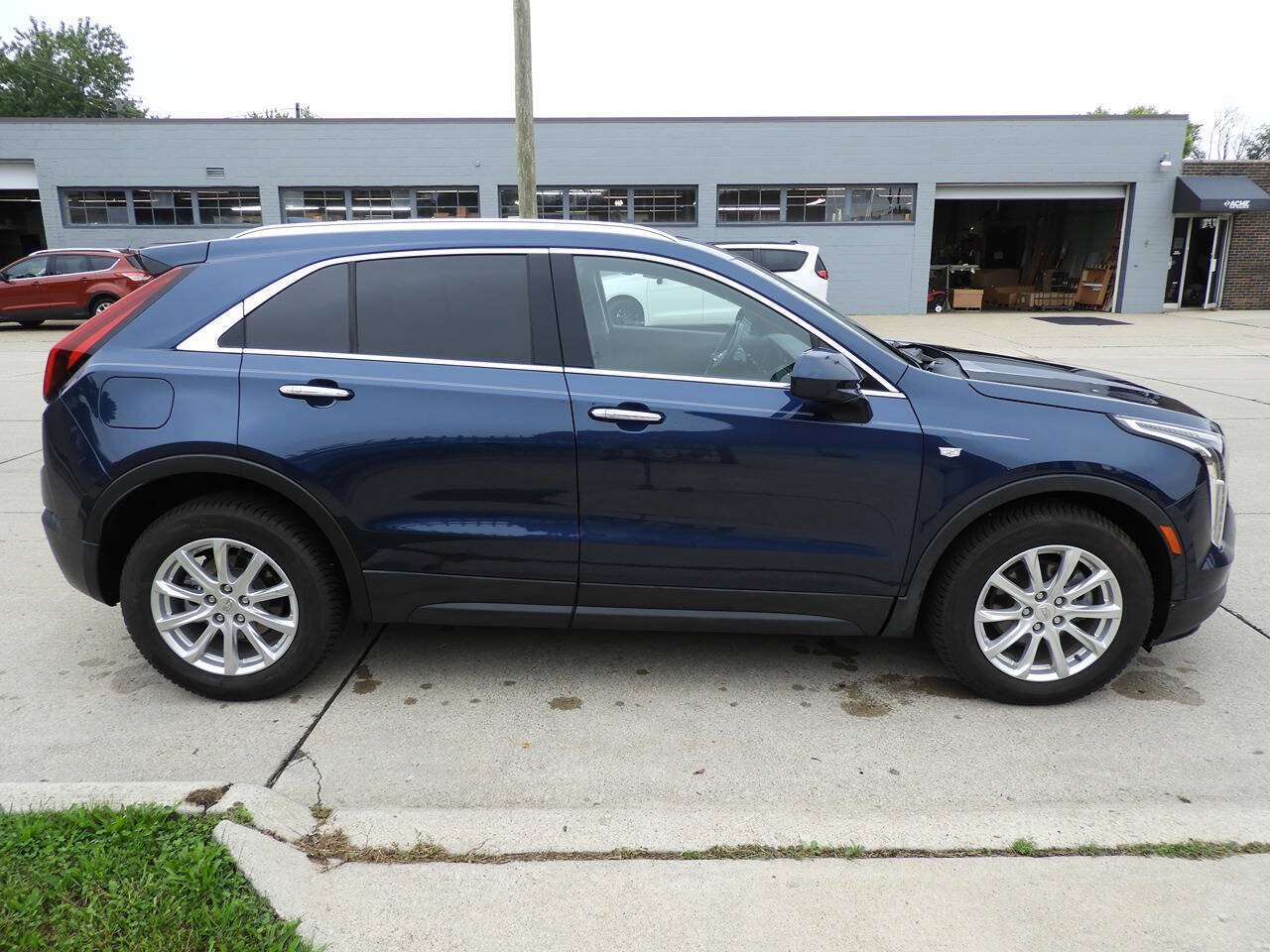 Used 2020 Cadillac XT4 Luxury w/ Cold Weather Package AWD/4WD image 9