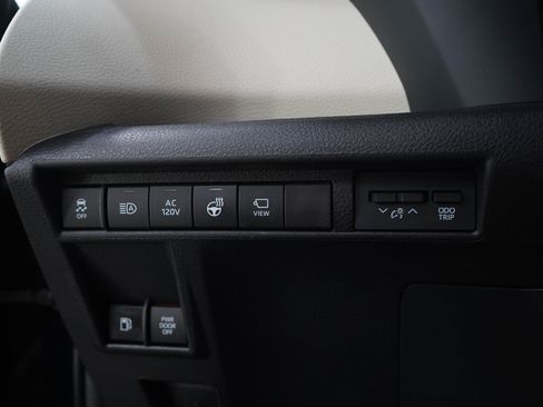 Used 2026 Toyota Sienna Platinum AWD/4WD image 29
