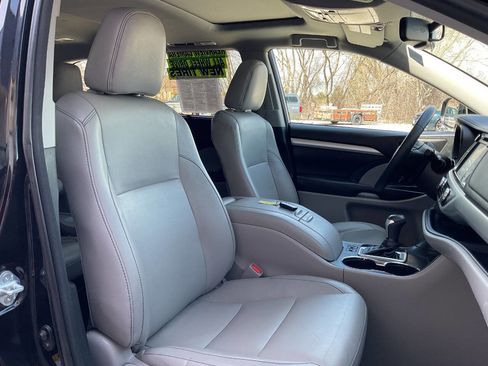 Used 2016 Toyota Highlander XLE image 50