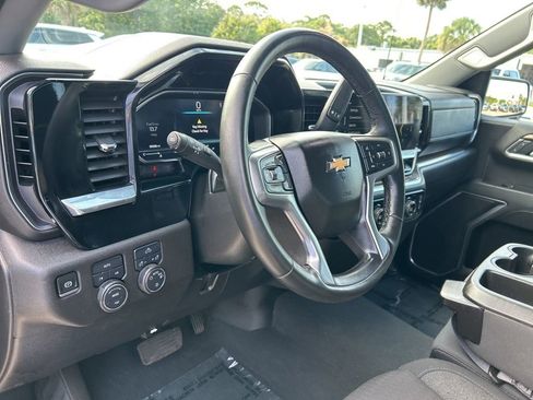 Used 2025 Chevrolet Silverado 1500 LT AWD/4WD image 23
