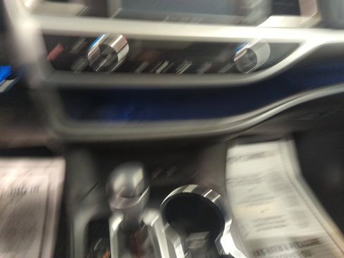 Used 2019 Toyota Highlander AWD V6 image 16