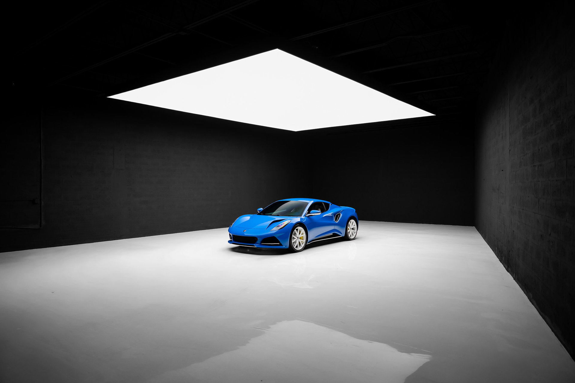 Used 2025 Lotus Emira RWD image 77