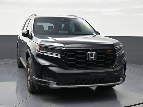 Used 2025 Honda Pilot TrailSport image 7