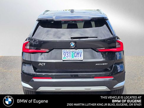 Used 2025 BMW X1 xDrive28i w/ Convenience Package AWD/4WD image 4