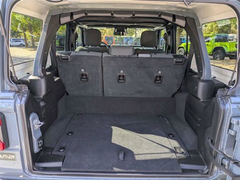 Used 2025 Jeep Wrangler Sahara image 15