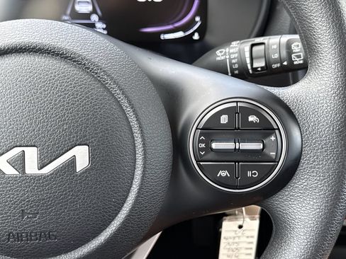 Used 2023 Kia Soul LX w/ LX Technology Package FWD image 19