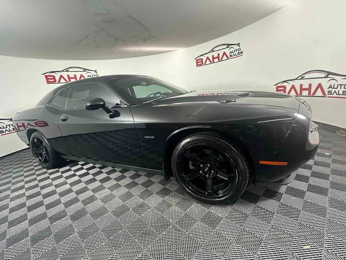 Used 2017 Dodge Challenger R/T RWD image 13