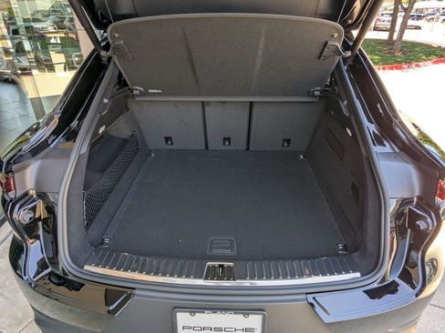 Certified 2025 Porsche Cayenne Coupe image 23