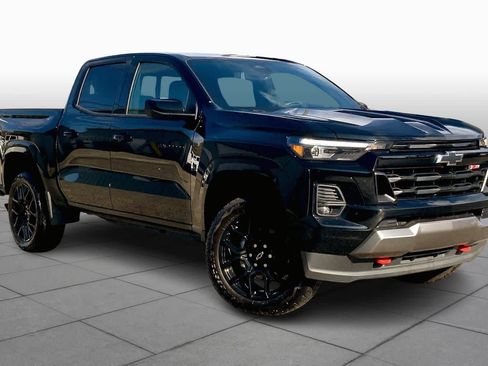 Certified 2024 Chevrolet Colorado Z71 w/ LPO, Dark Essentials Package image 2