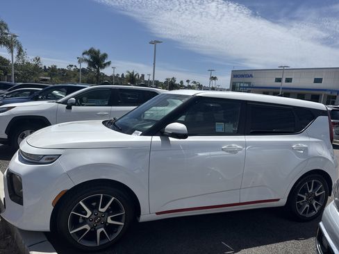 Used 2021 Kia Soul GT-Line FWD image 2