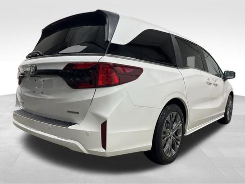 New 2026 Honda Odyssey Touring image 5