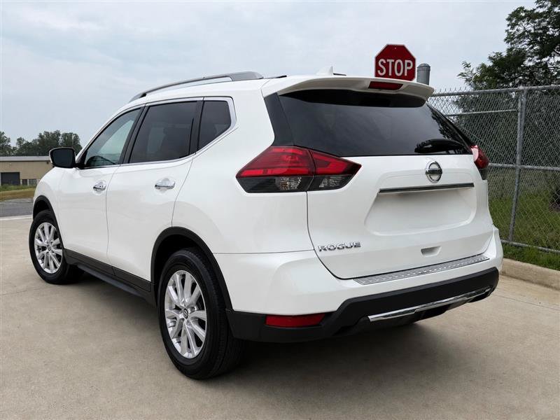 Used 2017 Nissan Rogue SV FWD image 2