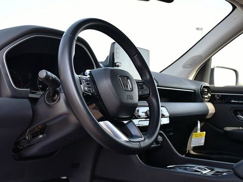 Certified 2025 Honda Pilot Touring image 14