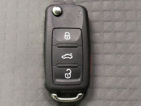 Used 2017 Volkswagen Jetta S image 32