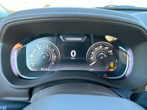 New 2025 RAM 2500 Laramie AWD/4WD image 15