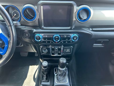 Used 2022 Jeep Gladiator Overland w/ Safety Group AWD/4WD image 11