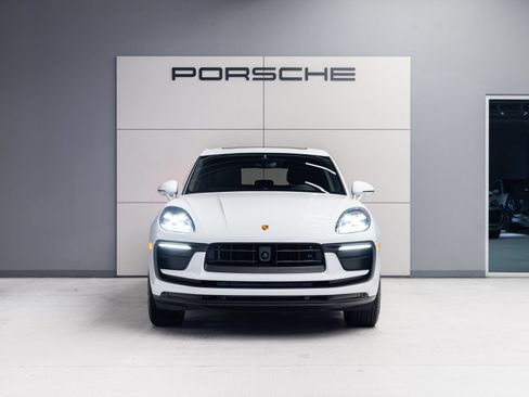 Certified 2026 Porsche Macan AWD/4WD image 10