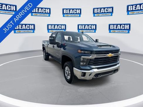 Used 2025 Chevrolet Silverado 2500 LT w/ Convenience Package AWD/4WD image 2