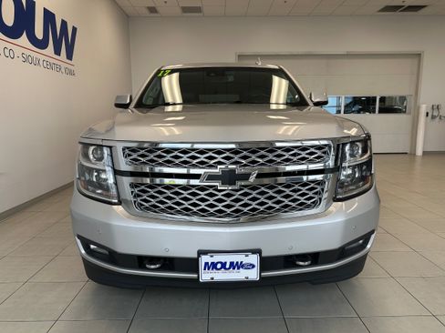 Used 2017 Chevrolet Suburban LT w/ LT Signature Package AWD/4WD image 3