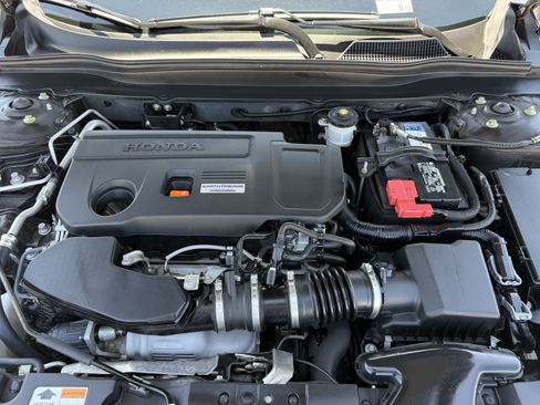 Used 2018 Honda Accord Touring image 32