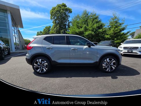 Used 2025 Volvo XC40 B5 Plus w/ Protection Package Premier image 9