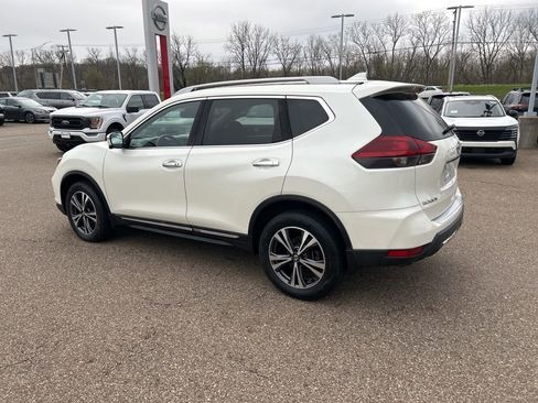 Used 2018 Nissan Rogue SL w/ Premium Package AWD/4WD image 4