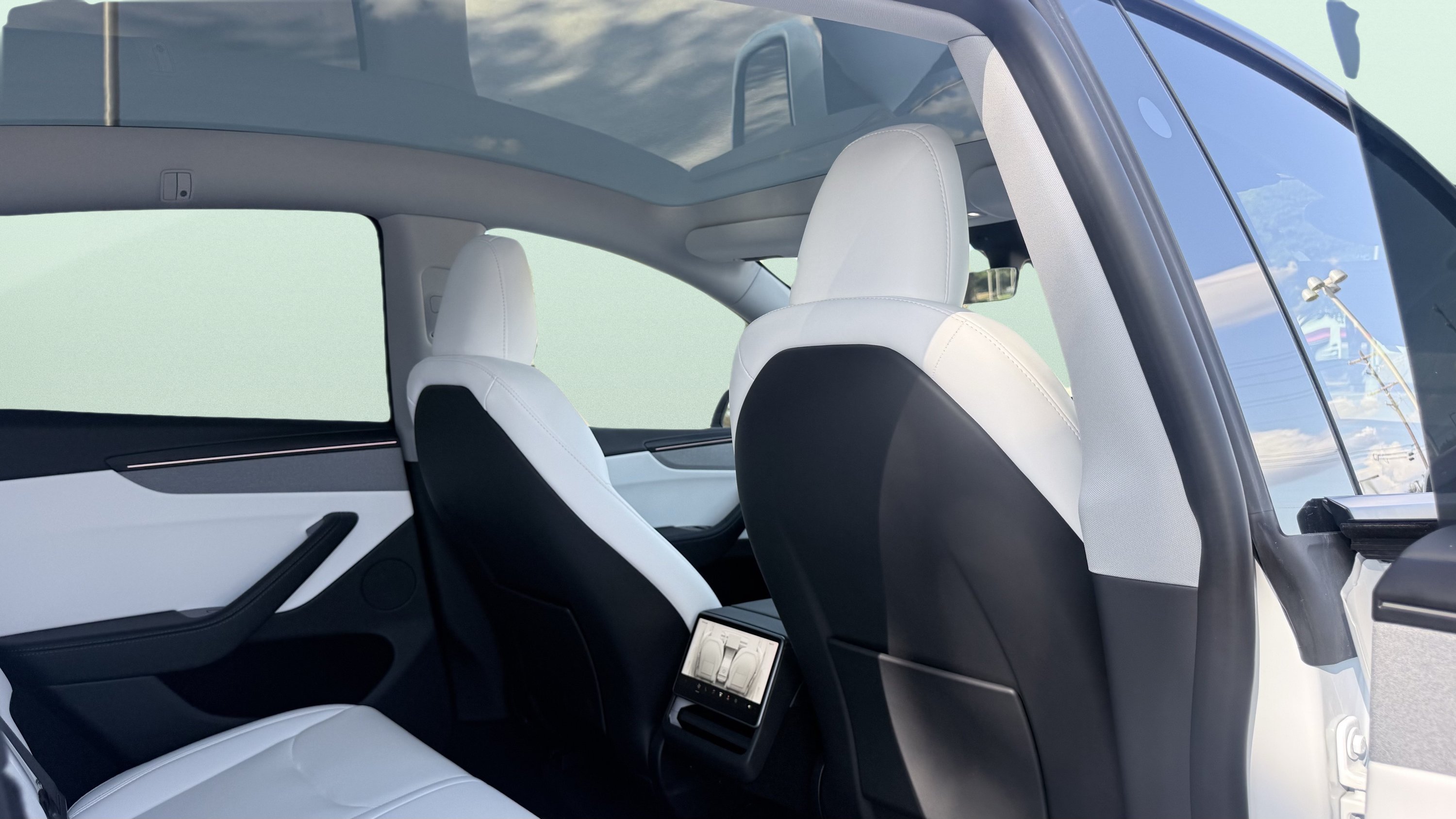 Used 2026 Tesla Model Y 2WD image 36
