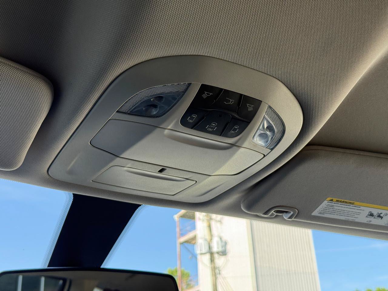 Used 2022 Chrysler Voyager LX FWD image 17