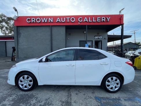 Used 2018 Toyota Corolla LE w/ Carpet Mat Package (TMS) FWD image 6
