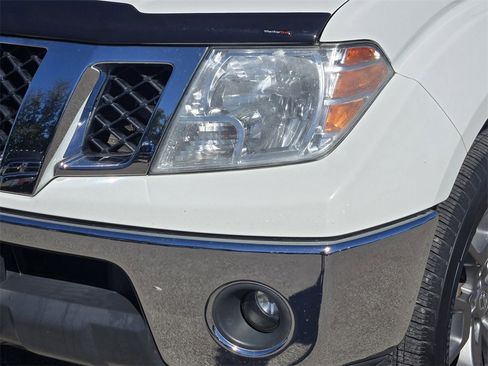 Used 2019 Nissan Frontier SL image 7