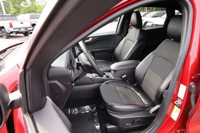 Used 2023 Ford Escape ST-Line w/ Tech Pack #1 FWD image 9