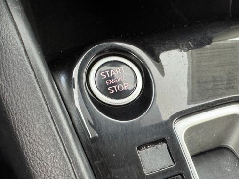 Used 2021 Nissan Versa SV image 24