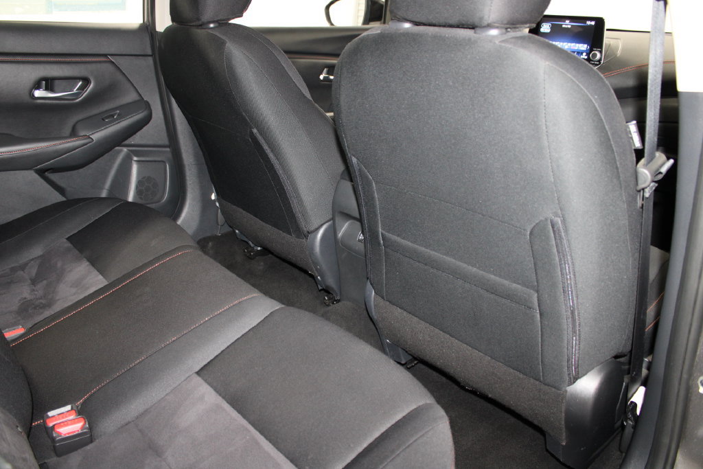 Used 2025 Nissan Sentra SR FWD image 28