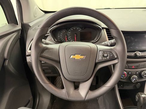 Used 2020 Chevrolet Trax LS FWD image 22