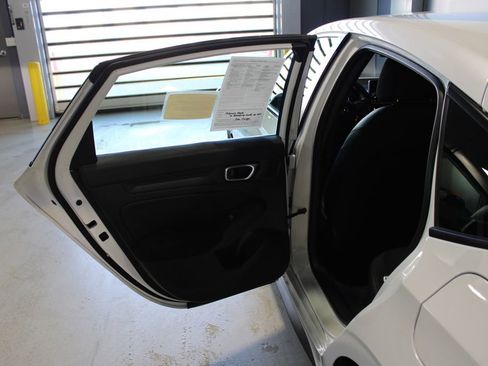 Used 2023 Honda Civic Sport image 17