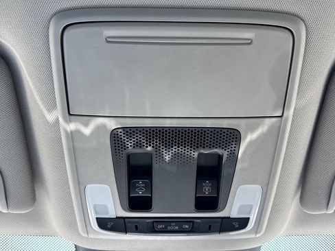 Used 2024 Honda Pilot Touring image 28