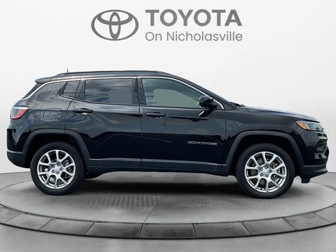 Used 2024 Jeep Compass Latitude AWD/4WD image 6