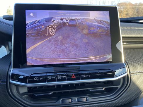 New 2026 Jeep Compass Limited image 9